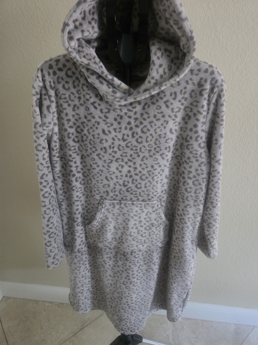 Cozy Women's Hooded Leopard Print Robe Dress - Gray
